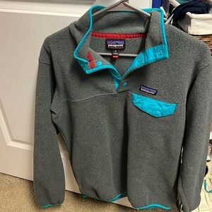 Patagonia pullover.